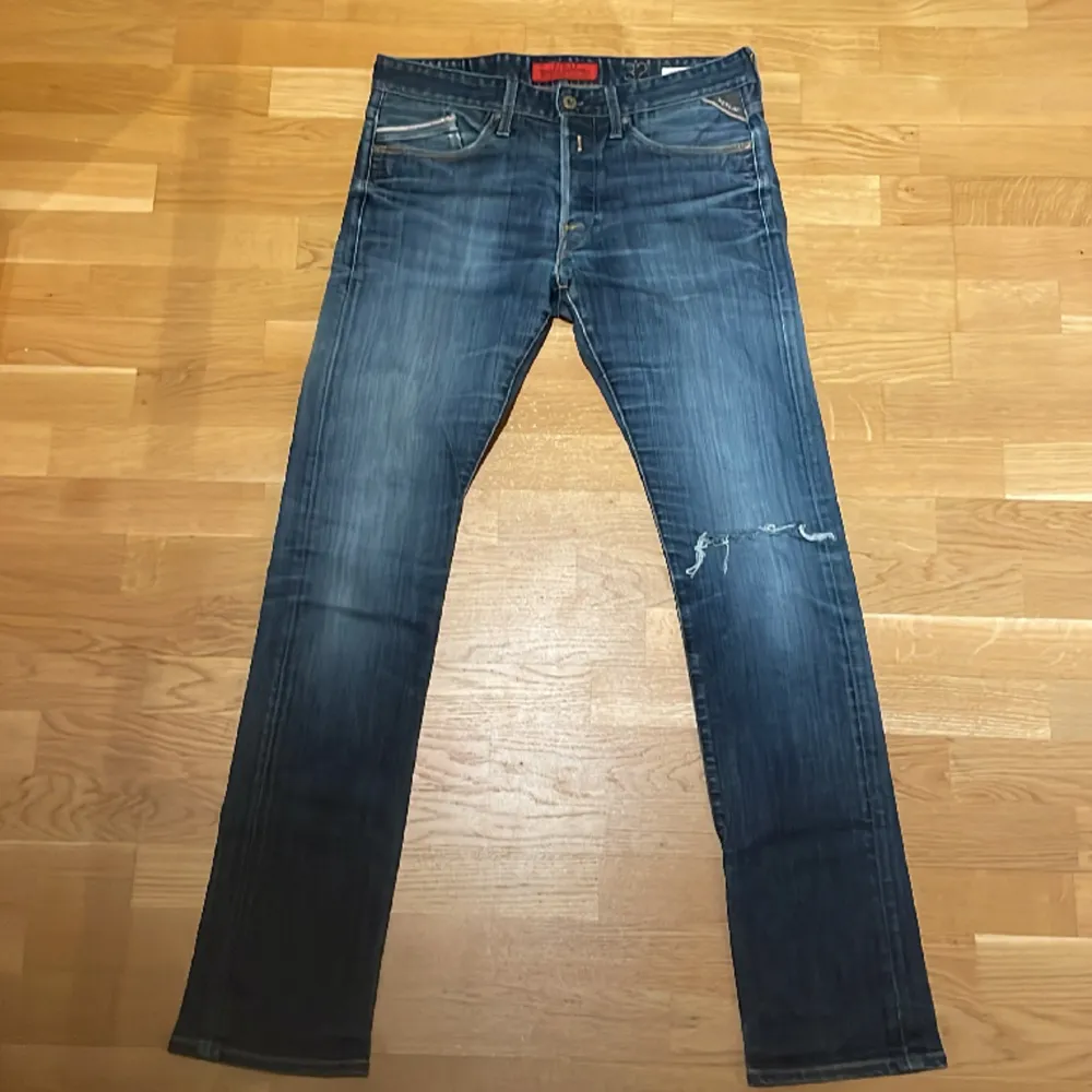 Ett par as feta replay jeans i storlek 32. Riktigt fräscha! Pris går att diskuteras vid snabba affär🙌. Jeans & Byxor.