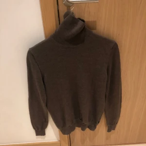 J Lindberg merino ull - Storlek small kan passa medium, aldrig använt den. Vid eventuella frågor skicka PM!