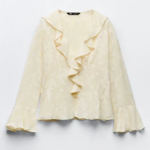 INTRESSEKOLL🤍 - Intressekoll på min superfina blus från zara i nyskick🥰