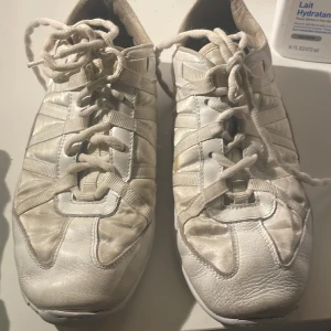 NFINITY CHEER SKOR📣 - Säljer nu mina cheer skor för baser från märket nfinity. Nypris 1200. Dem är i storlek 8 som motsvarar 38 i storlek. Säljer pga att dem är för stora och jag har andra skor osv osv. Dem är i ganska bra skick,hör av er om ni har frågor❤️