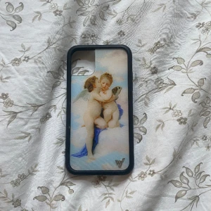 Wildflower Case - Jätte vackert mobilskal från Wildflower Cases 👼🏼 i nyskick! Orginalpriset är 459kr. Säljer då jag har köpt en ny mobil 🥹