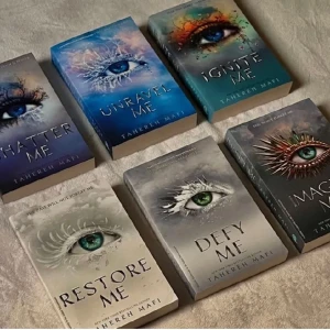 Shatter me series - Säljer denna jättepopulära shatter me serien för endast 500kr❤️❤️ tryck på köp nu!