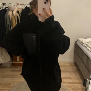 Fleecetröja - Storlek M då jag ville ha den lite större. Superfin och varm! 