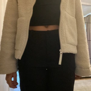 Kostymbyxor - Säljer ett par medelhöga kostymbyxor ifrån bikbok i modellen vilma. Fint skick så säljer för 200kr