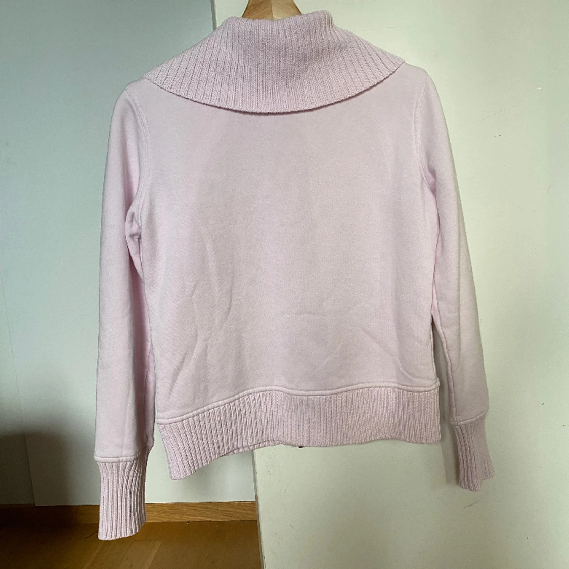 Ljusrosa huvtröja - 91