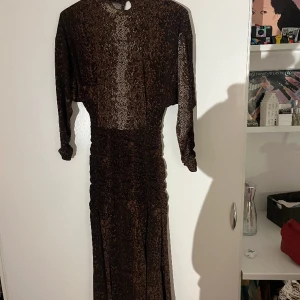 Klänning hm - Fin klänning från hm. Bara använd en gång. 