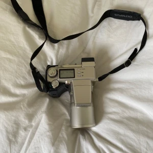 Kamera - Olympus digital kamera med tillbehör även en card reader 📸