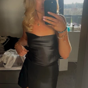 Festtopp - Snygg festtopp som tyvärr inte kommer till användning då jag har en liknande