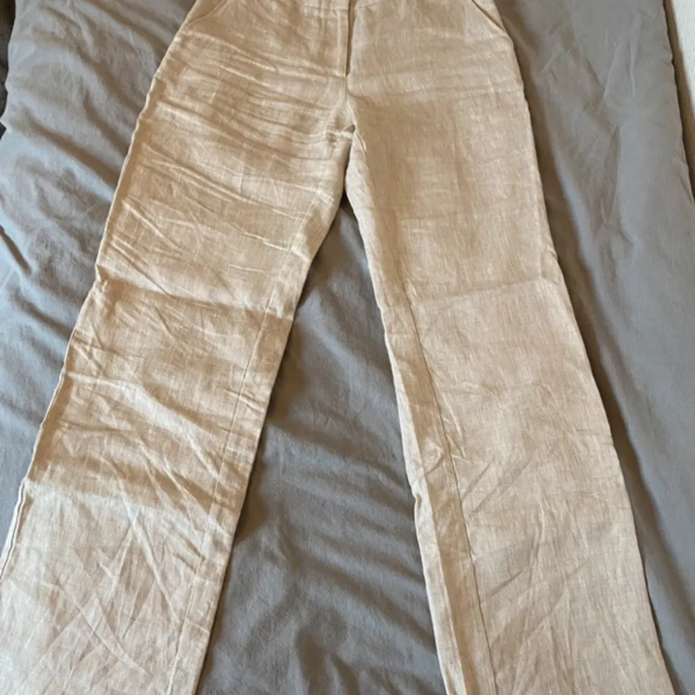 Linnebyxor från A dsgn . Jeans & Byxor.