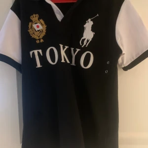 Polo pike, Japan - En jätte snygg polo pike i size M köpt på plick för 1250 men vet ej om den är äkta därav priset👍🏼 priset är ej hugget i sten. 