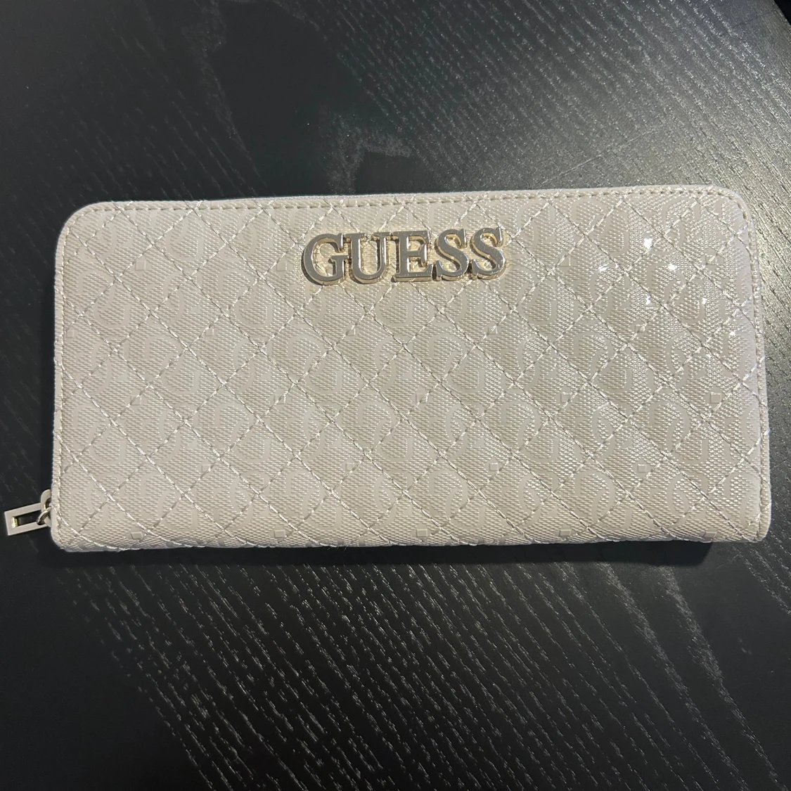 Guess plånbok i nyskick 