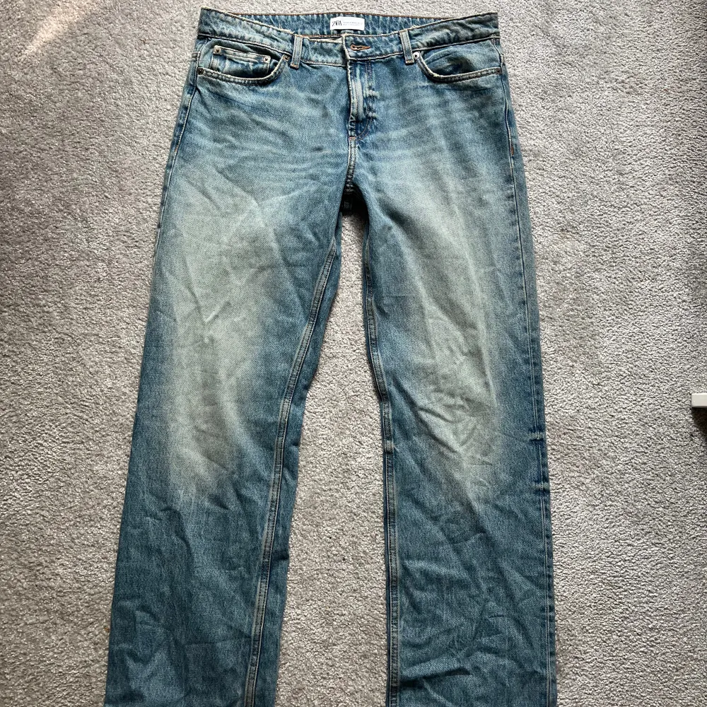 Jeans från zara, oanvända!. Jeans & Byxor.