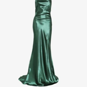 Superfin balklänning!  - Använd en gång, köpt för 1300kr! Storlek: 38/40 Kom privat för fler bilder :)  