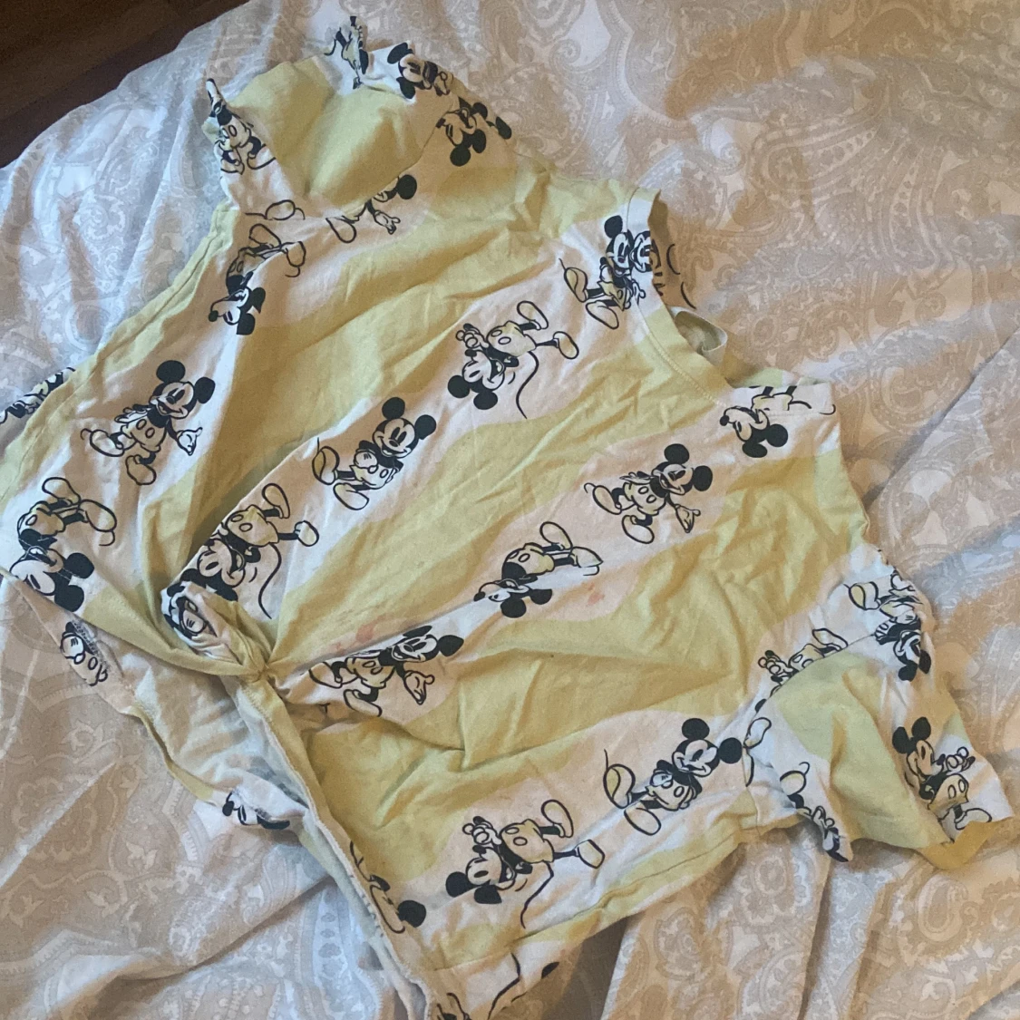 Lite fläckar men skön och fin 