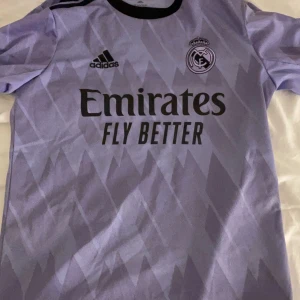 Real Madrid tröja  - Som helt ny💜