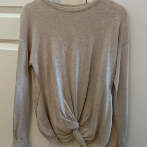 Begie tröja  - Begie tröja i bra skick. 