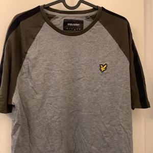 Lyle & Scott T-Shirt  - Storlek L  Passar även M Skriv till mig för mer information!