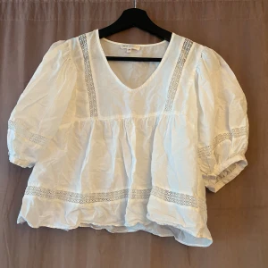 Vit blus🤍 - Såå fin blus från lager i storlek XS för endast 30 kr😍
