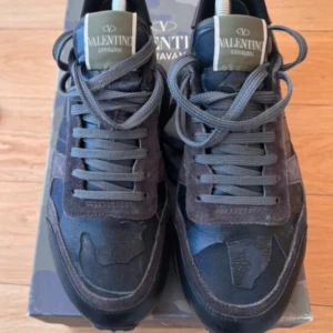 Valentino Rockrunnefilers - Säljer dessa valentino Rockrunners som jag har använt några gånger såklart äkta säljer dom för 1699kr