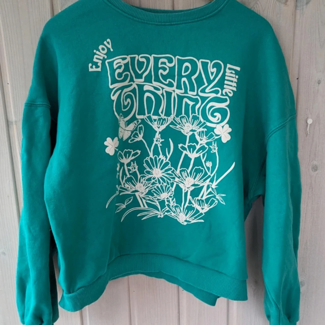 Grön sweatshirt med blommönster,L - 90