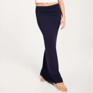 Nelly Maxi Skirt - Perfekt kjol för sommaren🥰 Den är i jätte bra skick. Tveka inte att skriva om du har några frågor🫶🏼