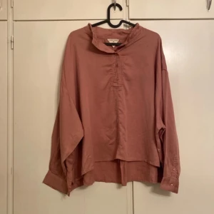 Blus  - Jätte fin  Nyskick 