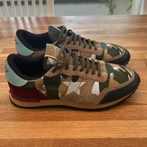 Valentino Rockrunners  - Ett par feta Valentino Rockrunners med unik design i sjukt bra skick 9,5/10 inga konstigheter 🔥Pris går att diskuteras | kom pm för fler bilder eller frågor 😁