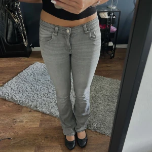 Grå jeans  - Jättesnygga grå jeans💋