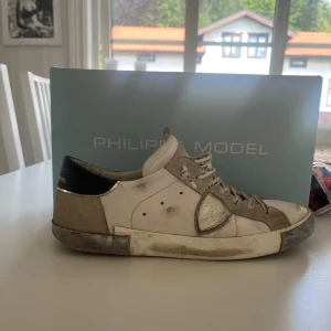Philippe model  - Säljer nu dessa feta och trendiga Philippe model då dom inte passar mig längre, allt og kvar. Hör av er vid intresse eller fler bilder🤩🤩