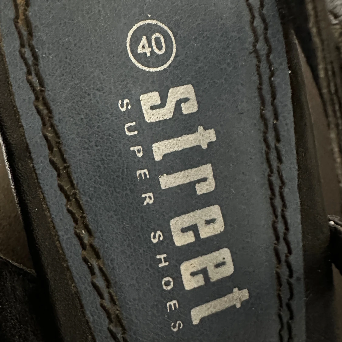 Svarta Klackskor - 92