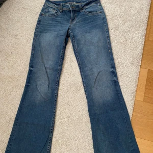 Bootcut jeans - Bootcut jeans från hm, fint skick. Köparen står för frakt