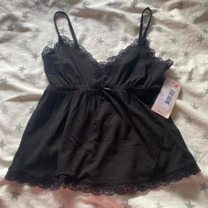 Linne - Nytt oanvänt Linne från Nelly i storlek xxs! Nypris 99kr men säljer för 49!