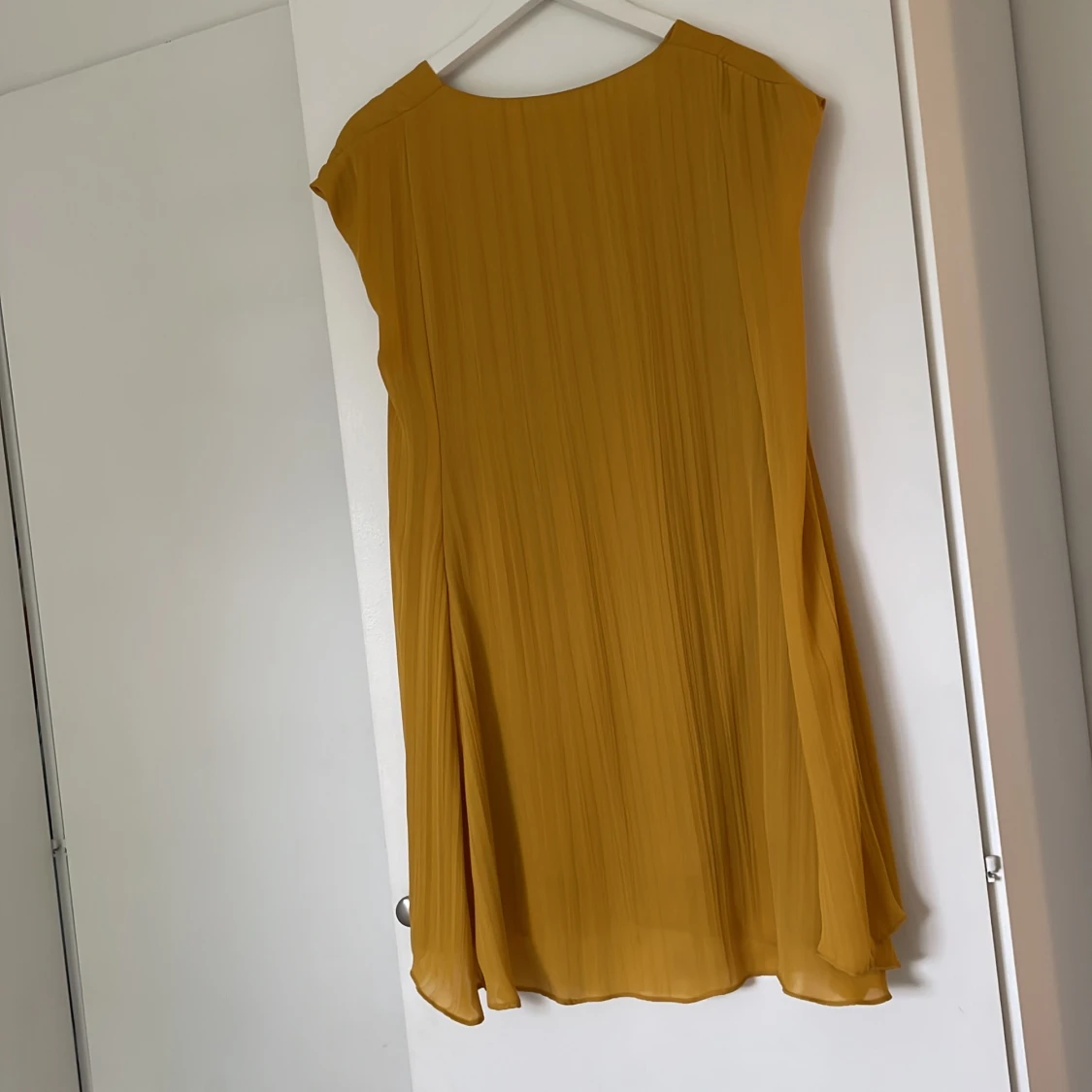 Gul enkel klänning  - 1