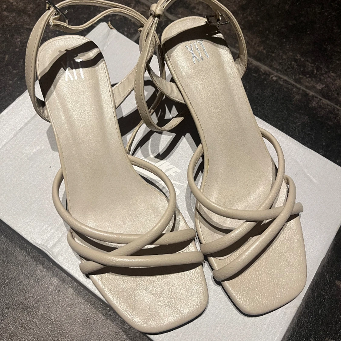 Klackskor från Bohoo - 90