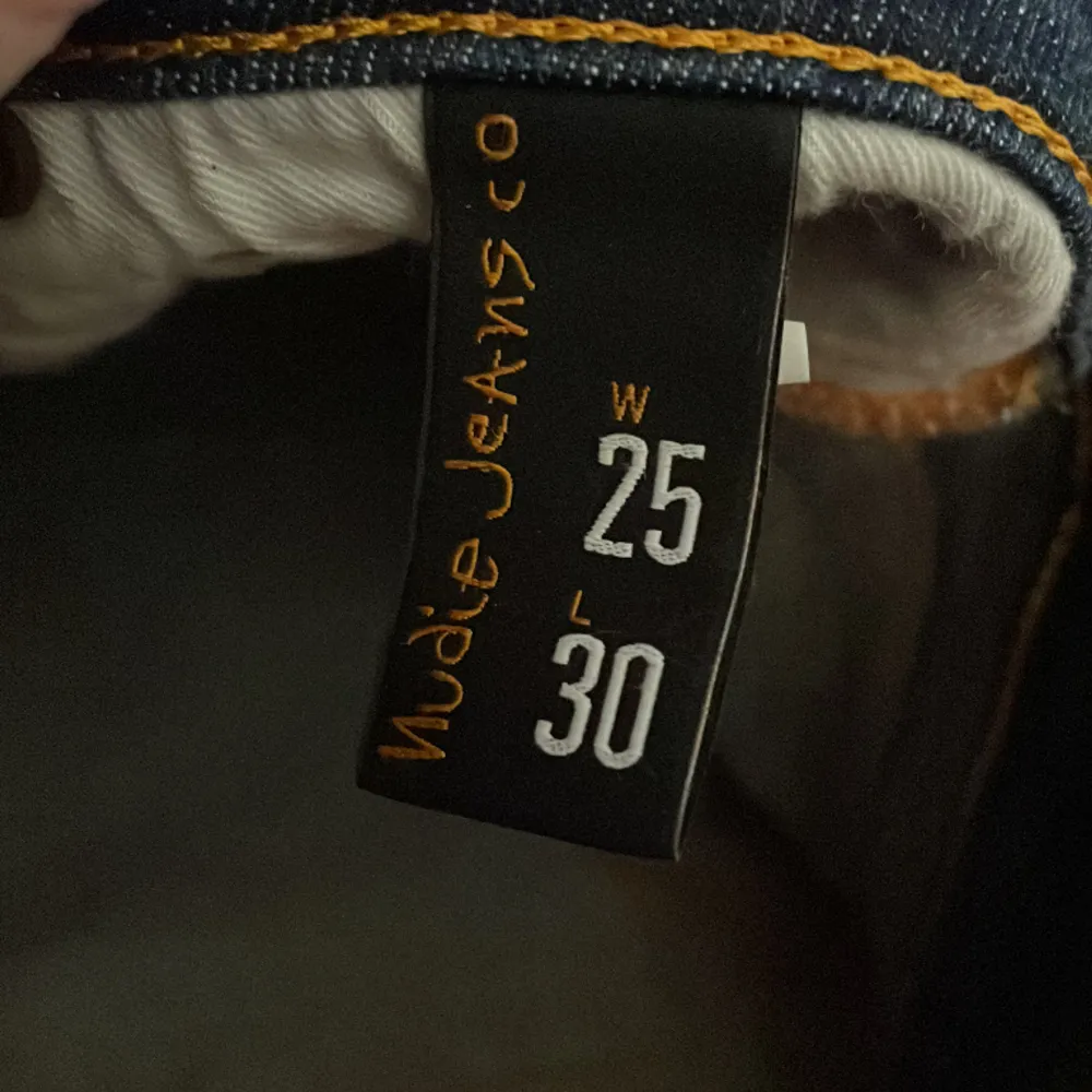 Tja. Säljer dessa as feta Nudie jeans. Modellen är twill navy. Jätte bra skicka tveka inte på att fråga nåt. Jeans & Byxor.