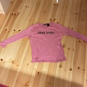 Rosa dkny jeans tröja - barn (Köparen står för frakt) 