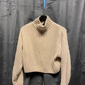 Tröja - Väldigt skön tröja i bra skick. Skönt material. 