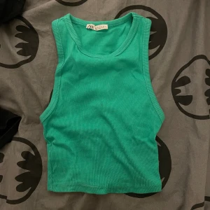 Linne - Grönt linne från zara som tyvärr inte kommer till användning. 