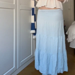 Blå kjol - Köpt på Missay och använd få gånger💓