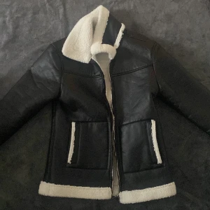 Jacka - En fin och varm jacka har använd den bara 3-4 gånger, skickar ej den i post 