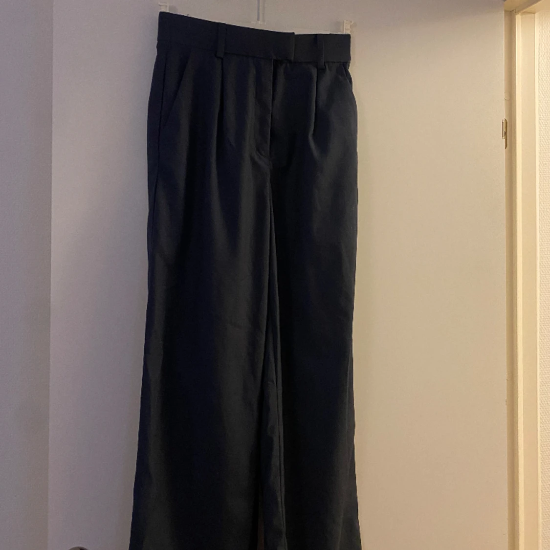 Superfina mörkblå kostymbyxor - 91