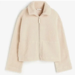 Teddyjacka  - Hej! Säljer min Teddyjacka pga att den ej kommer till användning💓