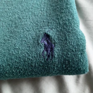 Ralph lauren pullover  - Säljer nu en Ralph lauren pullover då den inte andvänds längre priset inte hugget i sten hör av er vid frågor