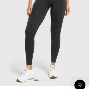 Svarta gymshark leggings  - Svarta gymshark leggings. Knappt använda. Perfekt att gymma i. Inte genomskinliga