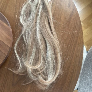 Tejp löshår - Fairwithhair premium tejp 120g (6 paket)  Suttit i endast 8v  Medföljer tyvärr ingen refilltejp därav priset.