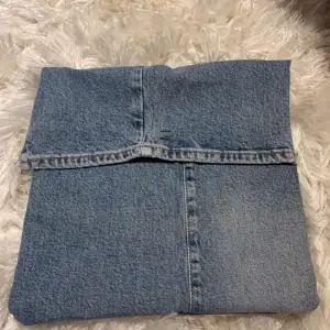 Vi är ett uf företag som säljer jeans datorfodral!! Vi är hållbara eftersom vi återanvänder jeansen!! 