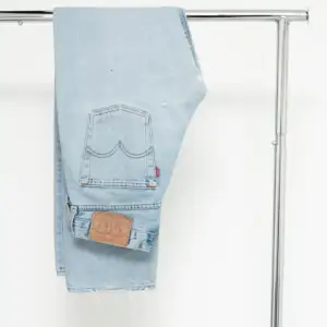 Säljer dessa sjukt snygga Levis jeans från Levis i storlek 30x32 ❤️Säljer då dem är lite för korta för mig! Köpt för 1250! 
