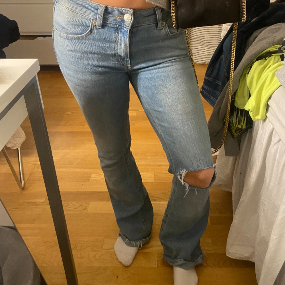 Jeans med hål!