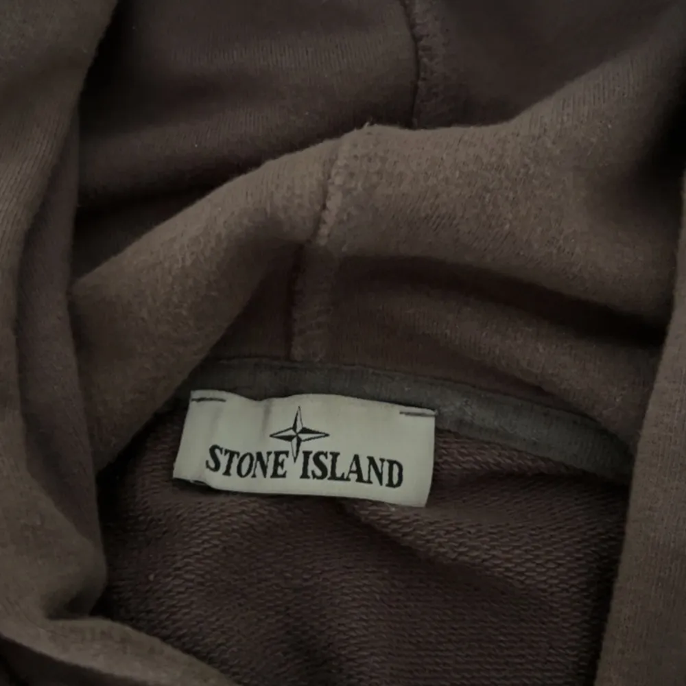 Stone island hoodie.säljer den då jag inte använder den längre.och den og . Hoodies.