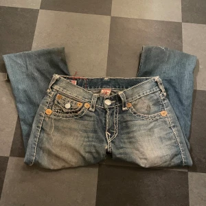 True religions  - Lite sönder trampade i storlek 32, de är sönder trappande till någon som är runt 156-160